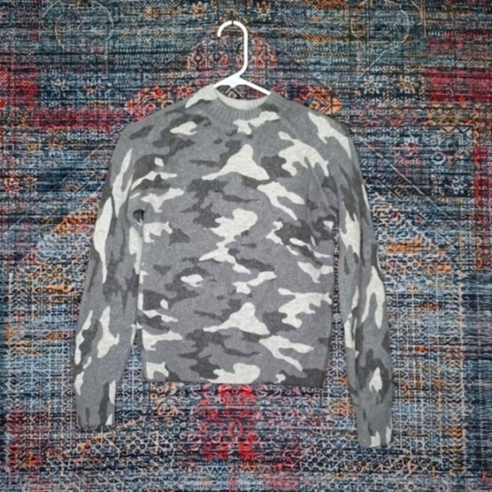 Banana Republic womens gray an black camo crewneck Wool sweater S EUC